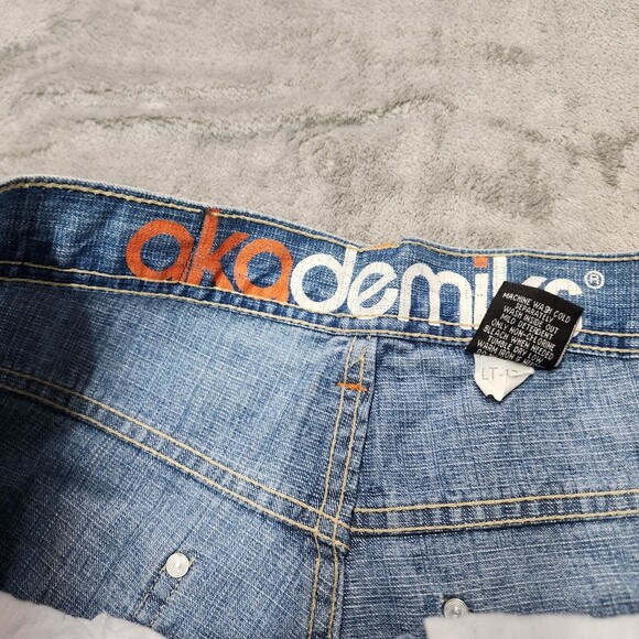 Akademiks Men's Light Wash Distressed Straight Leg Denim Jean Size 34x32 - Picture 9 of 14